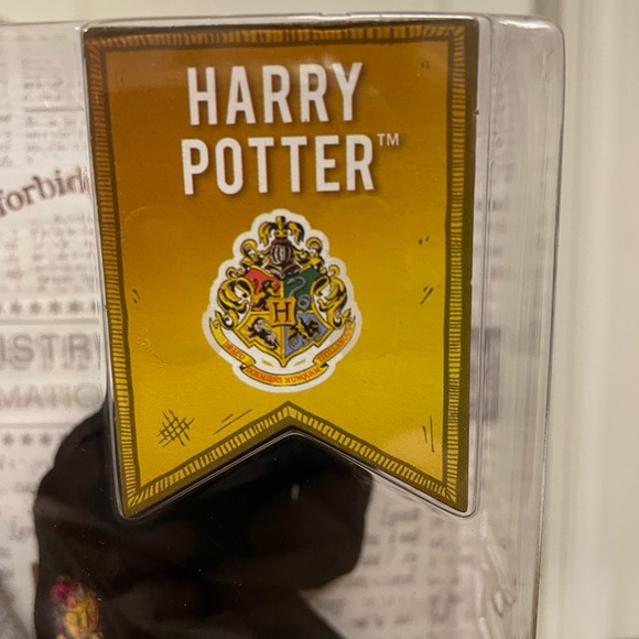 Harry Potter doll first in the line. Collectible with uniform & wand NWT NRFB - Picture 5 of 11